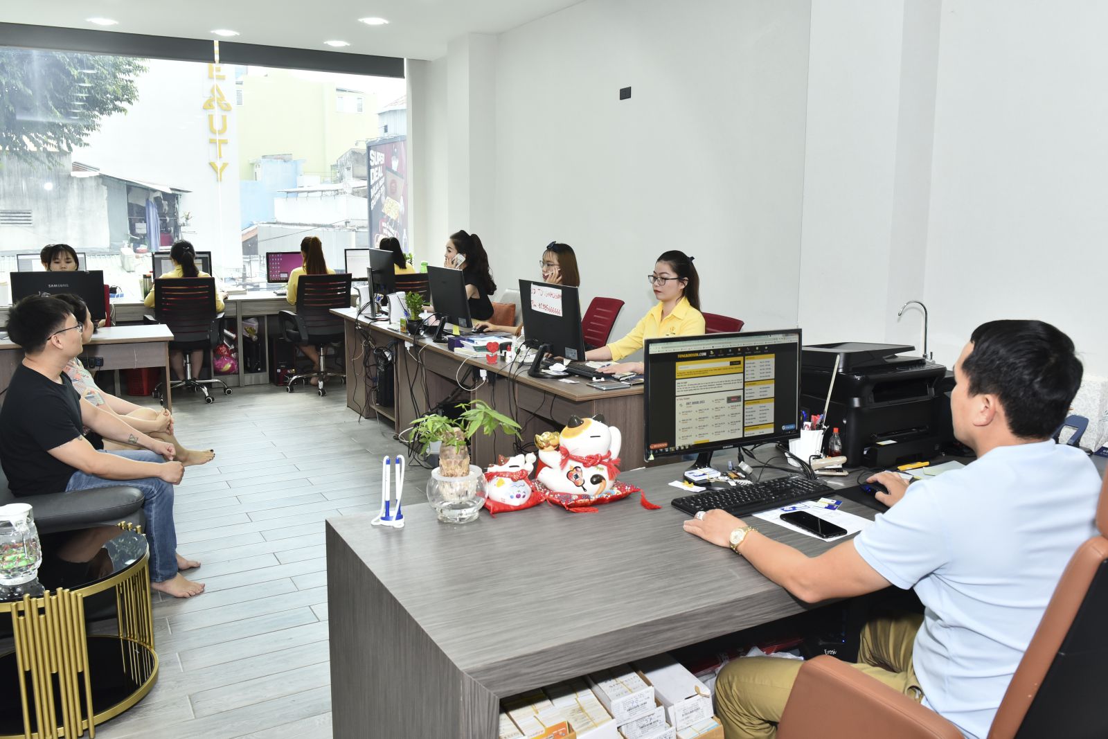 Đội ngũ chăm sóc khách hàng tận tình và chuyên nghiệp của Tongkhosim.com