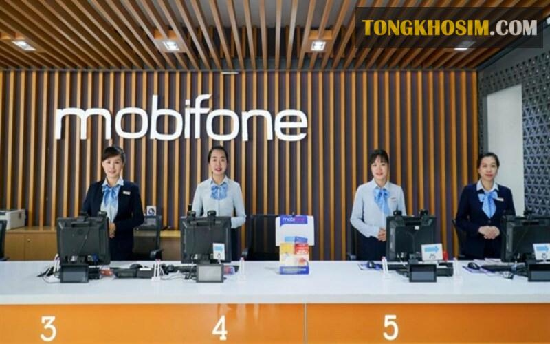 Liên hệ tổng đài để nhân viên của nhà mạng Mobifone hỗ trợ bạn kiểm tra khuyến mãi