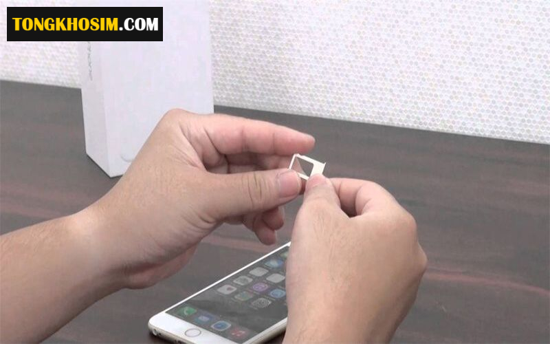 Bạn nên đến cửa hàng sửa chữa di động nếu chân sim bị hư hỏng